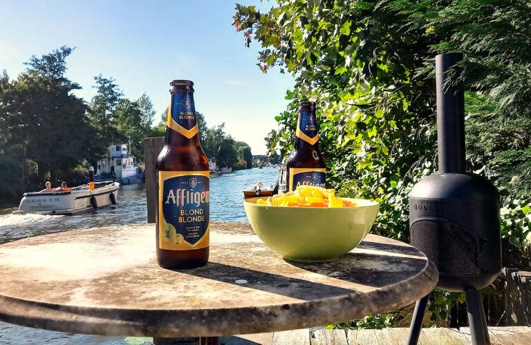 Jan NNazomeren aan de Rijn